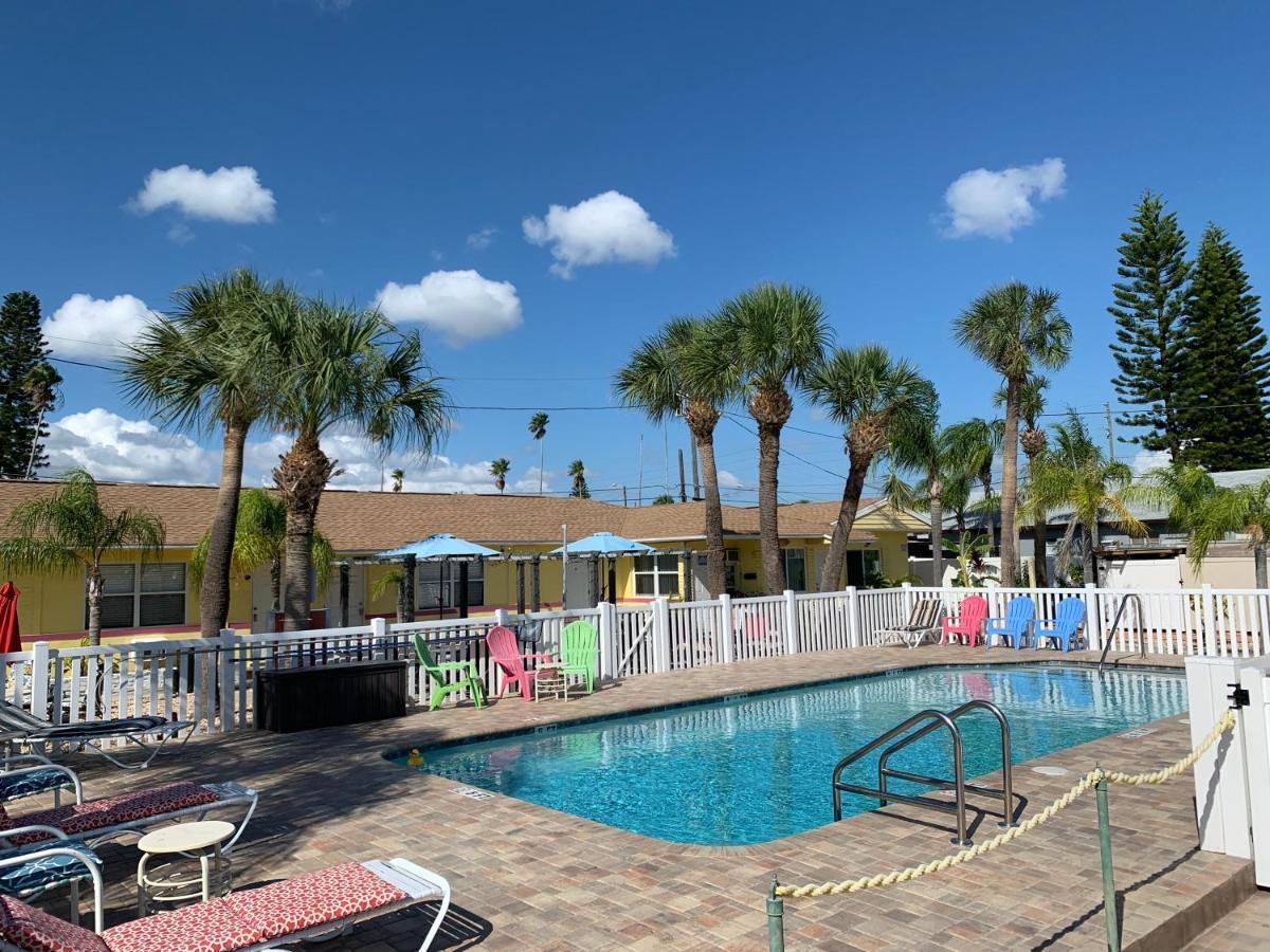 Bella Sirena Inn St. Pete Beach Exterior photo